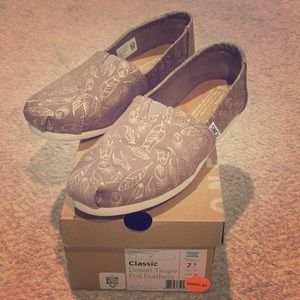 Toms Desert Taupe Foil Feathers shoes